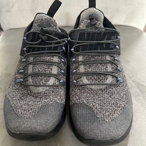 NIKE FLYKNIT SNEAKERS